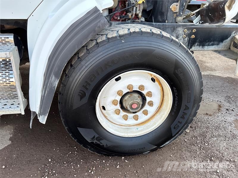 Sterling H110R-L3MH 115 ft on  Sterling L7500 6x4 Bucket Tr Nostolava-autot