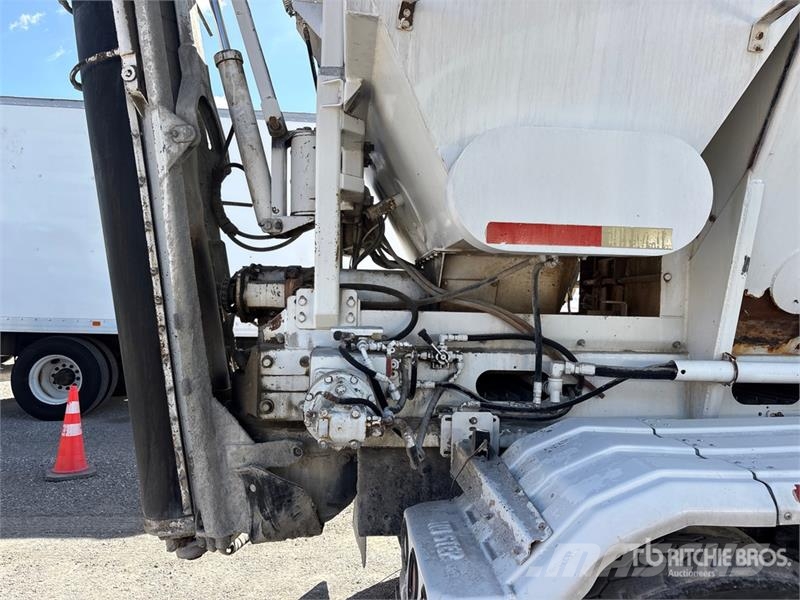 Sterling L8500 6x4 Volumetric Mixer Truck Бетономішалки (Автобетонозмішувачі)
