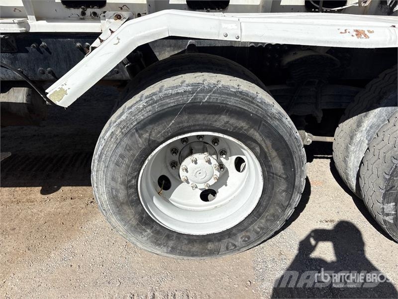 Sterling L8500 6x4 Volumetric Mixer Truck Бетономішалки (Автобетонозмішувачі)