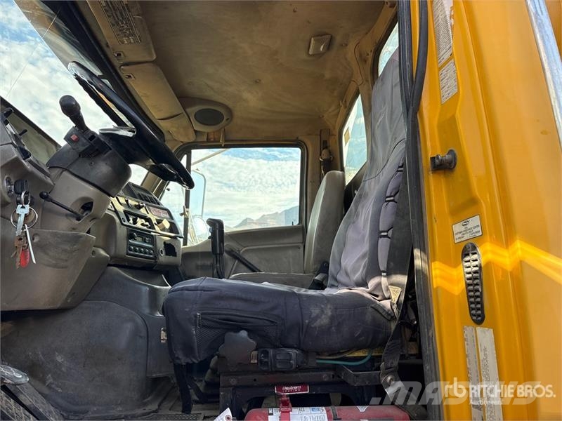Sterling L9500 6x4 Fuel and Lube Truck Kamioni cisterne
