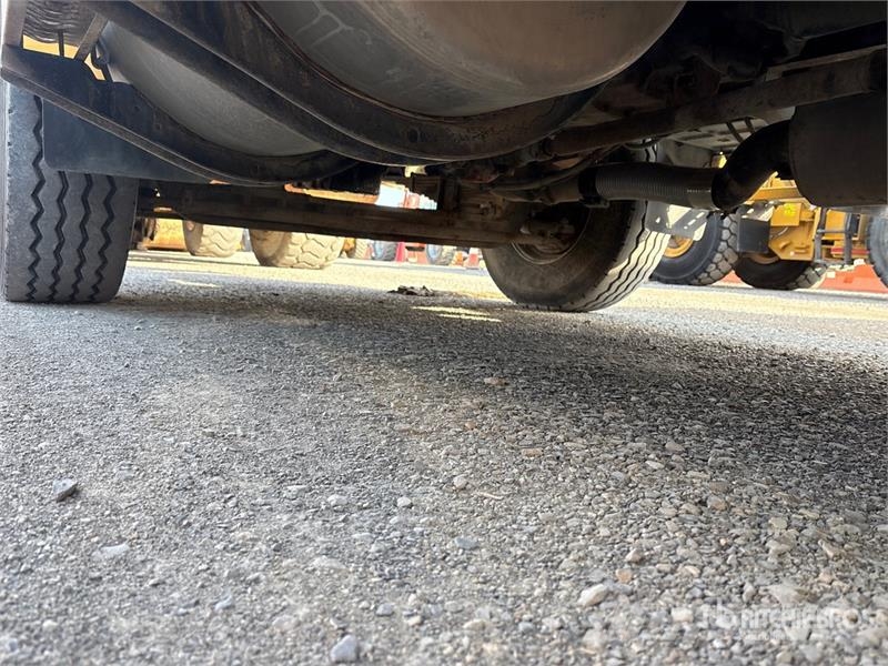 Sterling L9500 6x4 Fuel and Lube Truck Kamioni cisterne