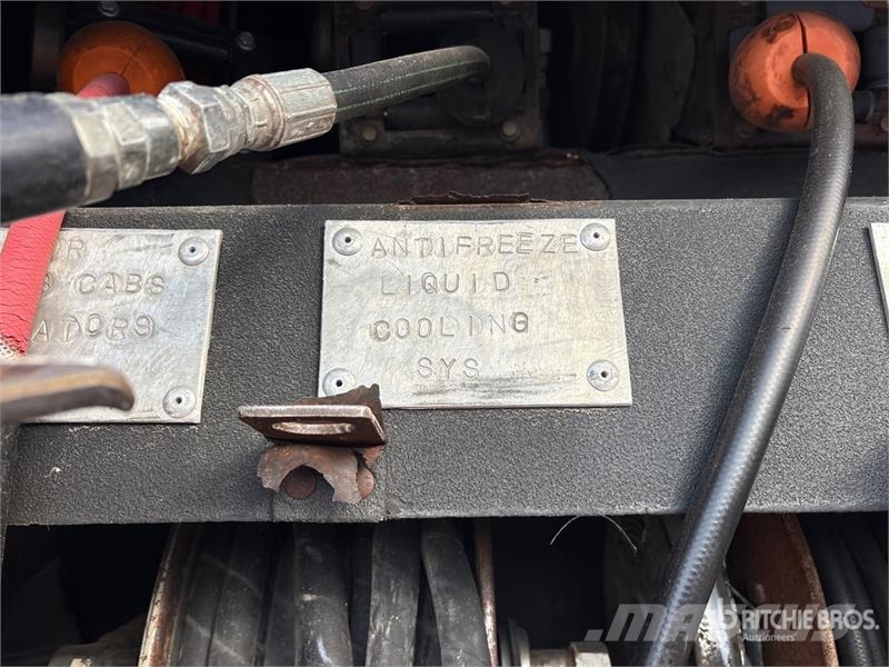 Sterling L9500 6x4 Fuel and Lube Truck Kamioni cisterne