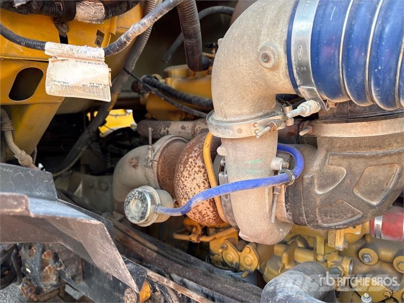 Sterling L9500 6x4 Fuel and Lube Truck Kamioni cisterne