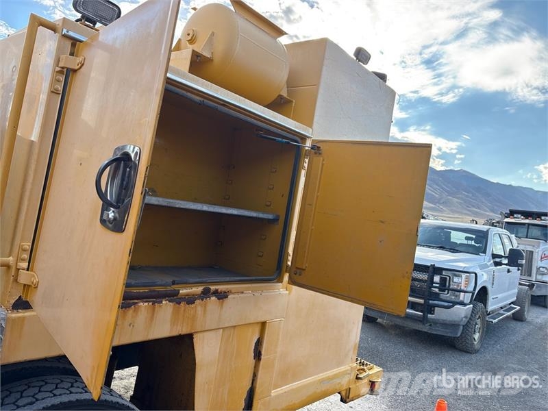 Sterling L9500 6x4 Fuel and Lube Truck Kamioni cisterne