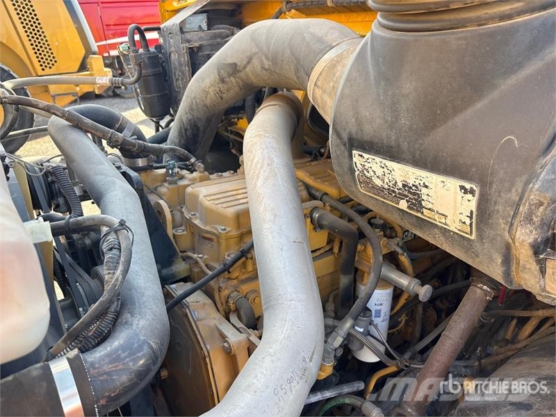 Sterling L9500 6x4 Fuel and Lube Truck Kamioni cisterne