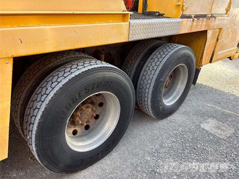 Sterling L9500 6x4 Fuel and Lube Truck Kamioni cisterne