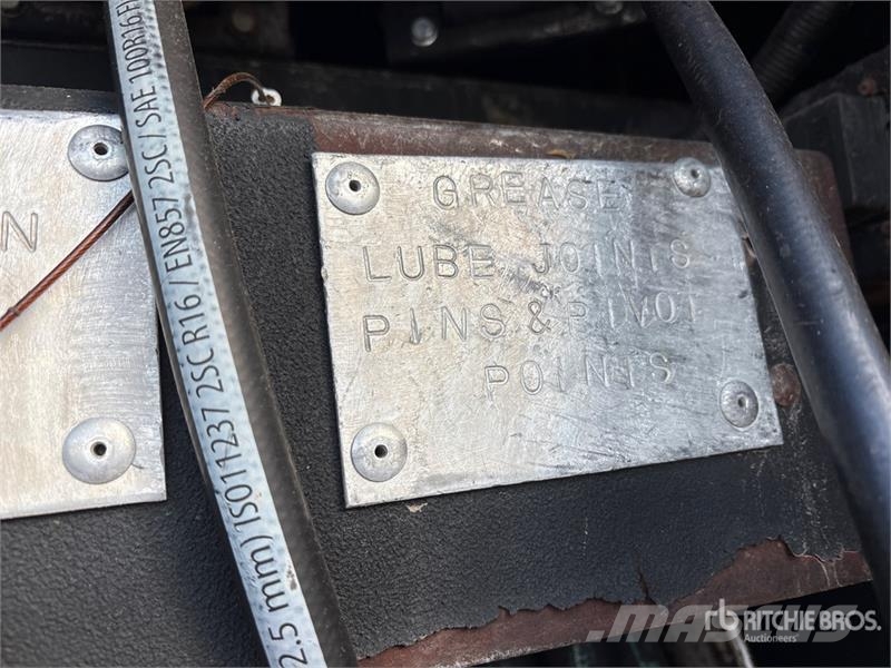 Sterling L9500 6x4 Fuel and Lube Truck Kamioni cisterne