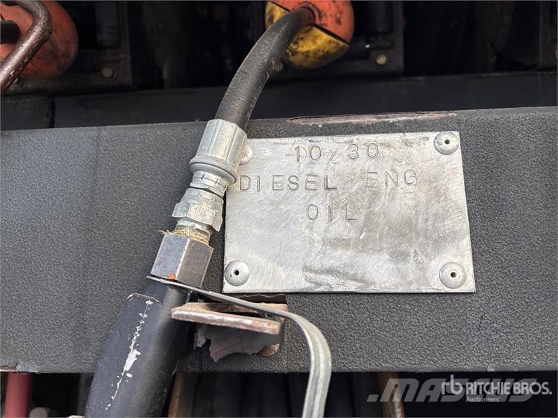 Sterling L9500 6x4 Fuel and Lube Truck Kamioni cisterne