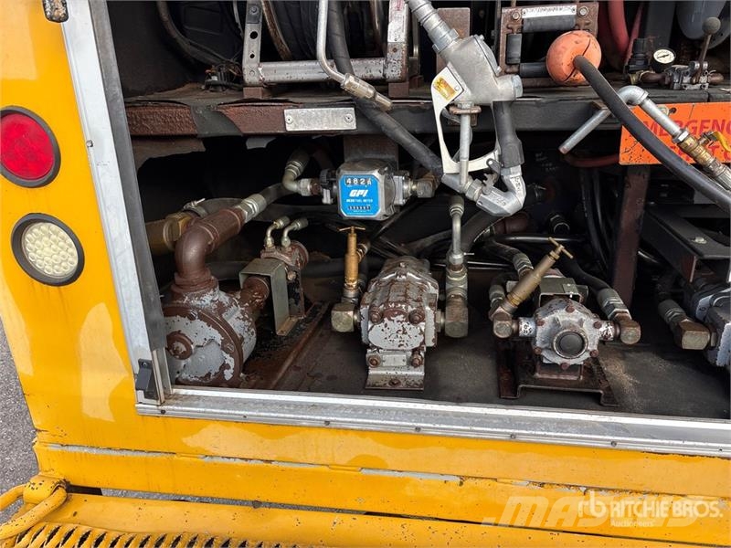 Sterling L9500 6x4 Fuel and Lube Truck Kamioni cisterne