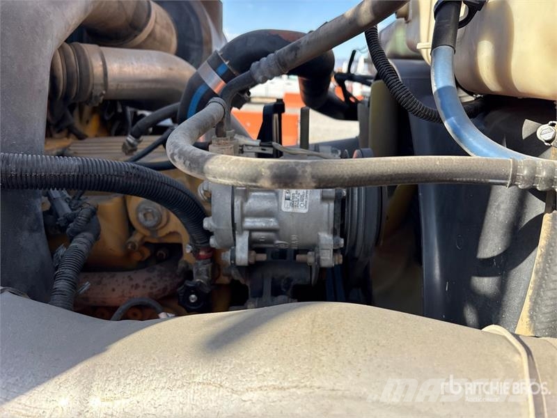 Sterling L9500 6x4 Fuel and Lube Truck Kamioni cisterne