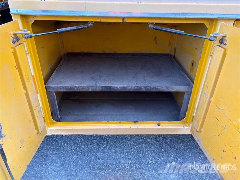 Sterling L9500 6x4 T/A Fuel and Lube Truck Cysterna