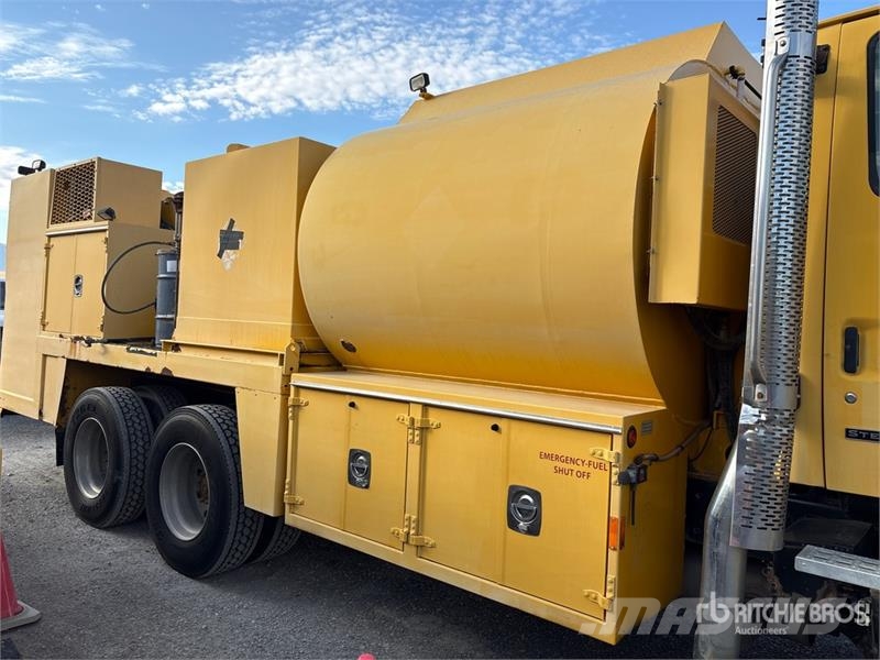 Sterling L9500 6x4 T/A Fuel and Lube Truck Cysterna