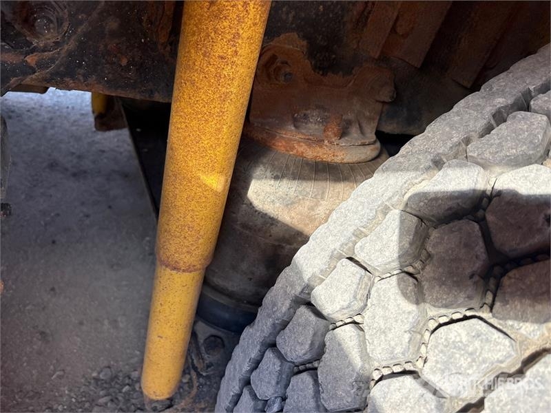 Sterling L9500 6x4 T/A Fuel and Lube Truck Cysterna