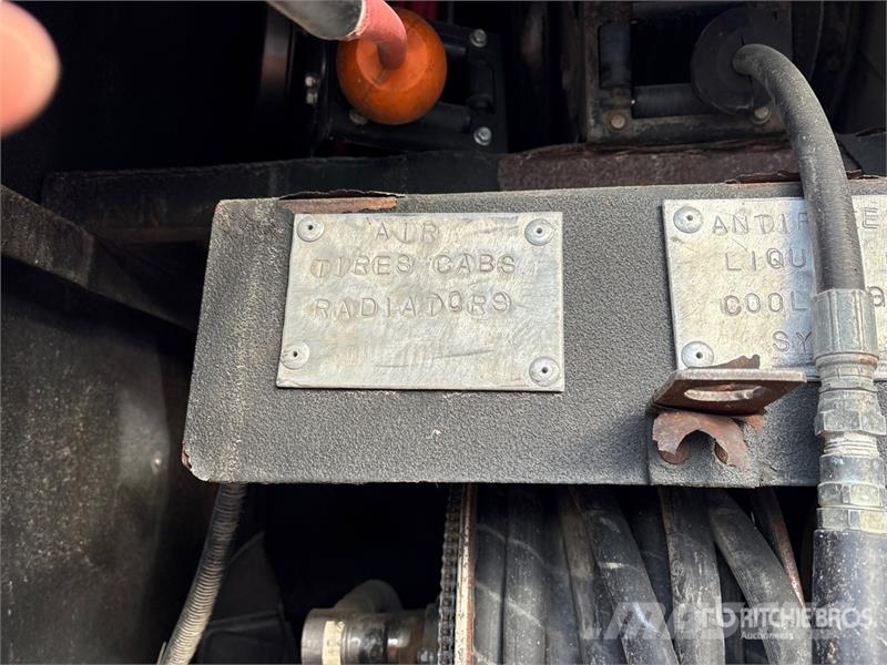 Sterling L9500 6x4 T/A Fuel and Lube Truck Cysterna