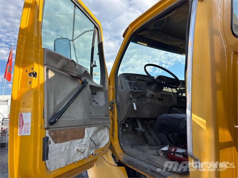 Sterling L9500 6x4 T/A Fuel and Lube Truck Cysterna