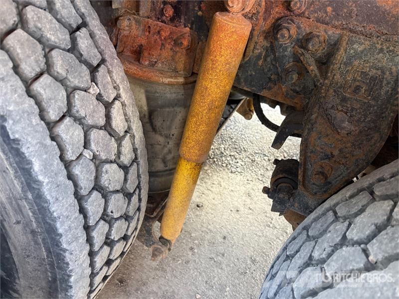 Sterling L9500 6x4 T/A Fuel and Lube Truck Cysterna