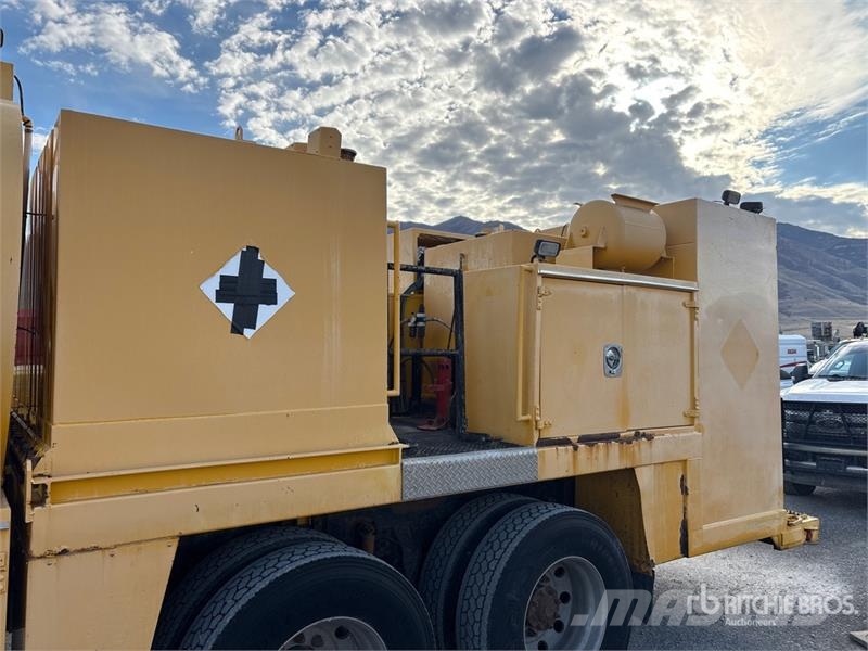Sterling L9500 6x4 T/A Fuel and Lube Truck Cysterna