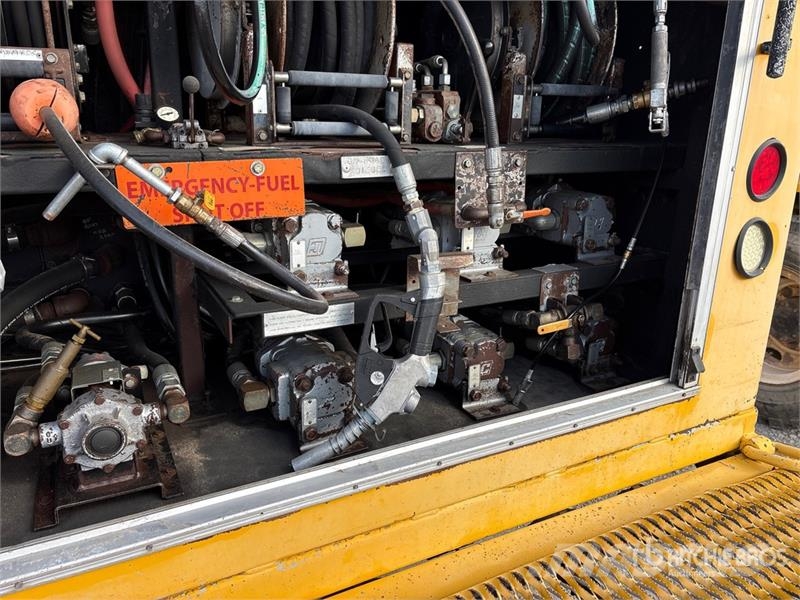 Sterling L9500 6x4 T/A Fuel and Lube Truck Cysterna