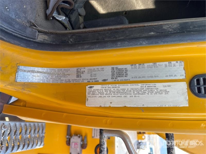 Sterling L9500 6x4 T/A Fuel and Lube Truck Cysterna