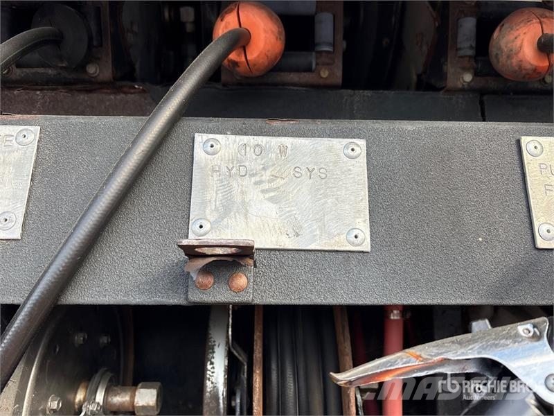 Sterling L9500 6x4 T/A Fuel and Lube Truck Cysterna