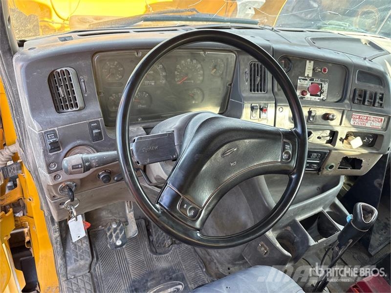 Sterling L9500 6x4 T/A Fuel and Lube Truck Cysterna
