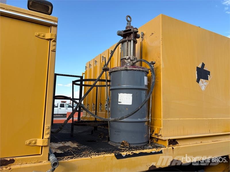 Sterling L9500 6x4 T/A Fuel and Lube Truck Cysterna