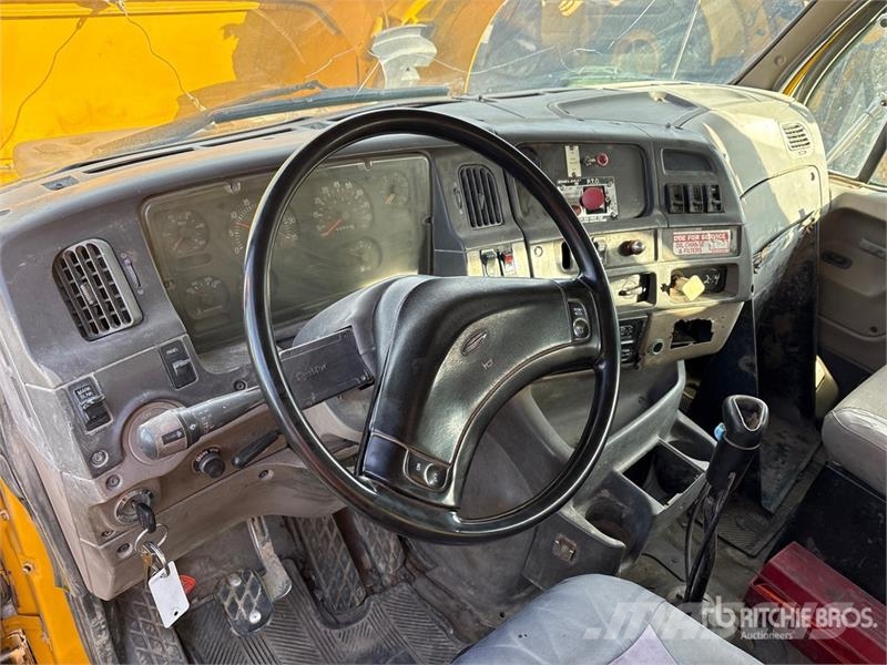 Sterling L9500 6x4 T/A Fuel and Lube Truck Cysterna