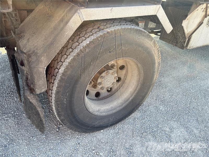 Sterling on Sterling M8500 4x2 Asphalt Distributor Truck Motrici cisterna