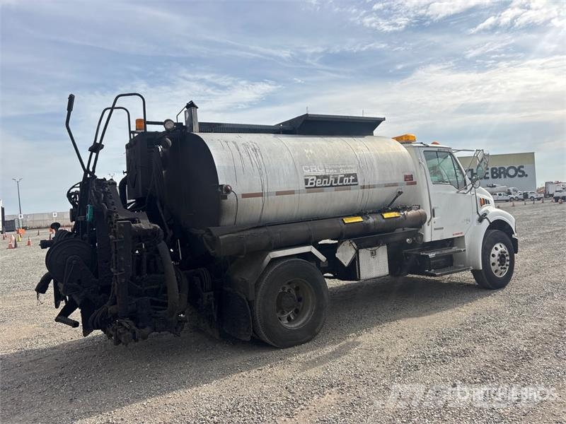 Sterling on Sterling M8500 4x2 Asphalt Distributor Truck Tartályos teherautók