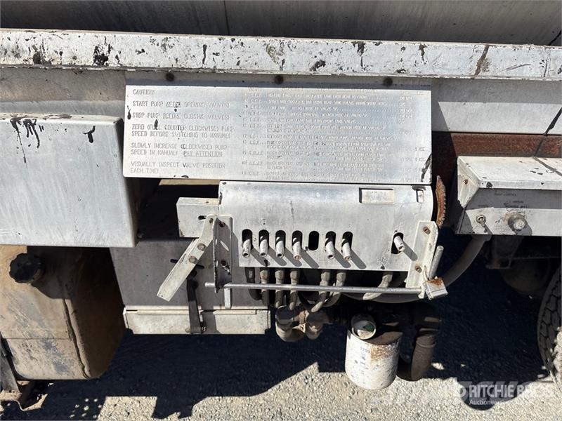 Sterling on Sterling M8500 4x2 Asphalt Distributor Truck Motrici cisterna
