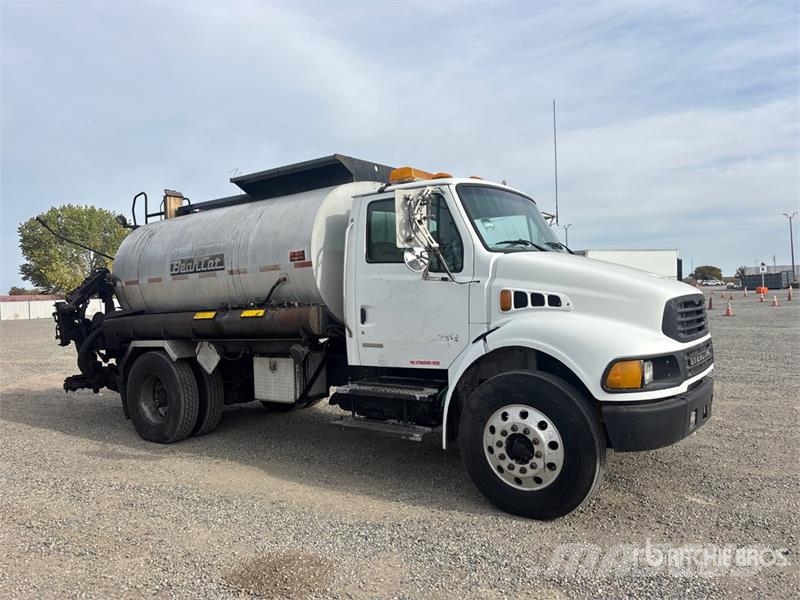 Sterling on Sterling M8500 4x2 Asphalt Distributor Truck Tartályos teherautók