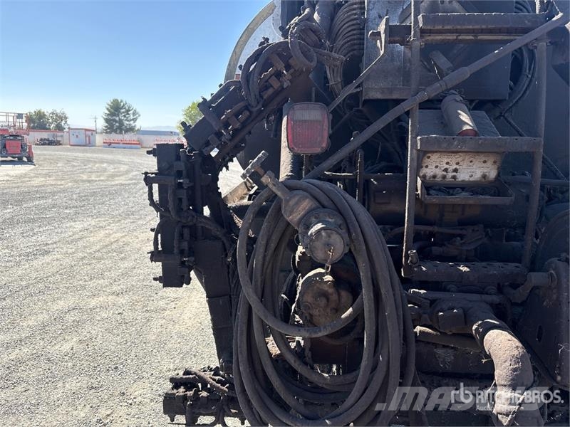 Sterling on Sterling M8500 4x2 Asphalt Distributor Truck Motrici cisterna