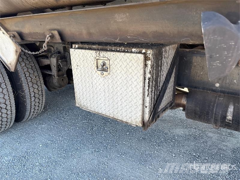 Sterling on Sterling M8500 4x2 Asphalt Distributor Truck Motrici cisterna