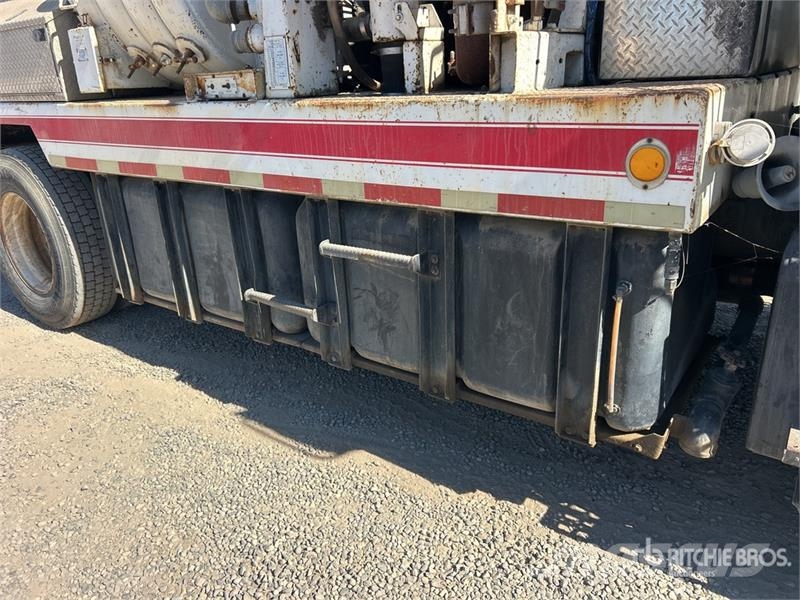 Sterling V350SHA on Sterling L7501 4x2 Vacuum Tanker Truck Kombinētās vakumsūkņa mašīnas