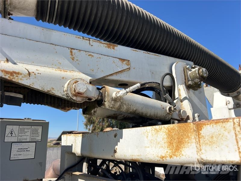 Sterling V350SHA on Sterling L7501 4x2 Vacuum Tanker Truck Kombinētās vakumsūkņa mašīnas