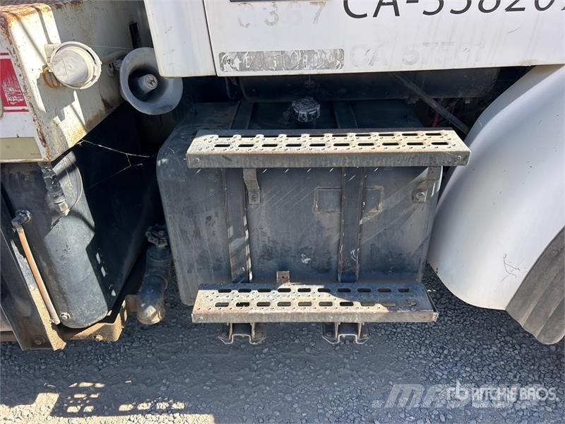 Sterling V350SHA on Sterling L7501 4x2 Vacuum Tanker Truck Kombinētās vakumsūkņa mašīnas