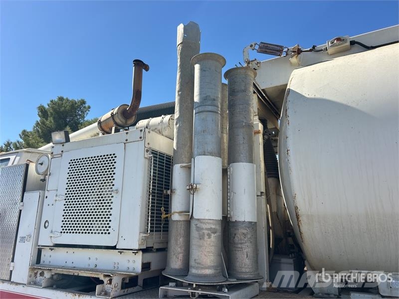 Sterling V350SHA on Sterling L7501 4x2 Vacuum Tanker Truck Kombinētās vakumsūkņa mašīnas
