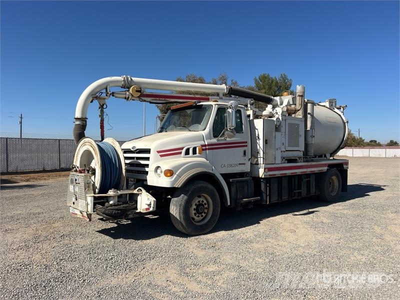 Sterling V350SHA on Sterling L7501 4x2 Vacuum Tanker Truck Kombinētās vakumsūkņa mašīnas