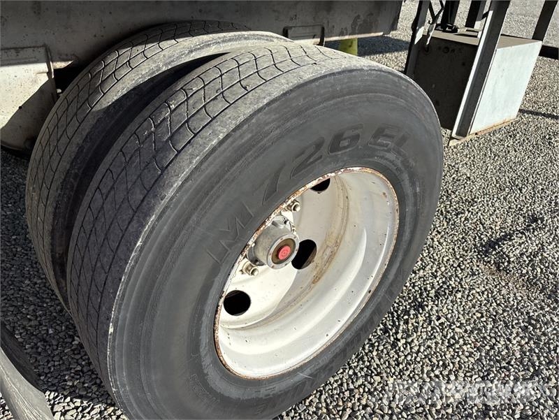 Stoughton 28 ft x 102 in S/A Van Trailer Dengtos priekabos