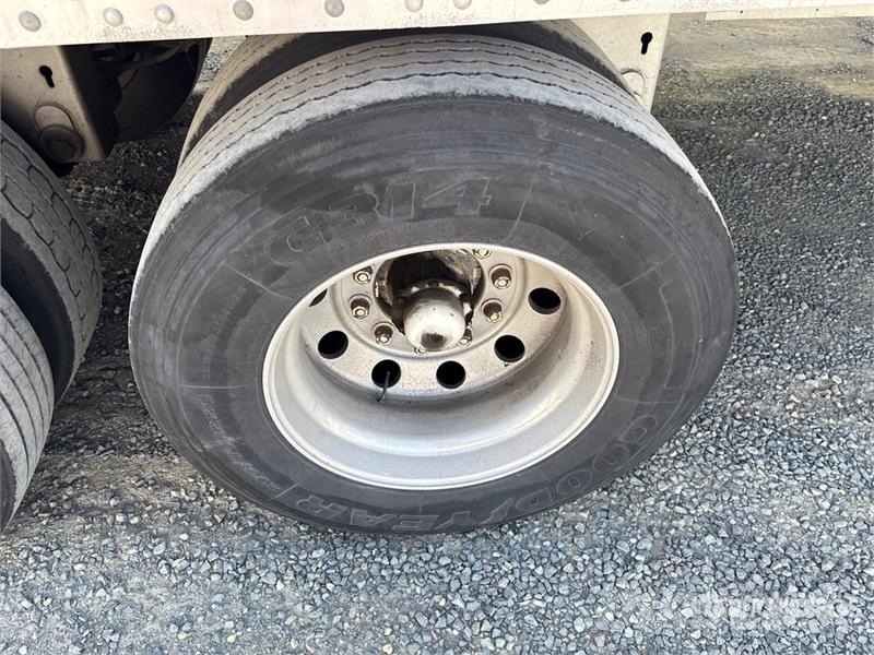Stoughton 53 ft x 102 in T/A Van Trailer Reboques baú
