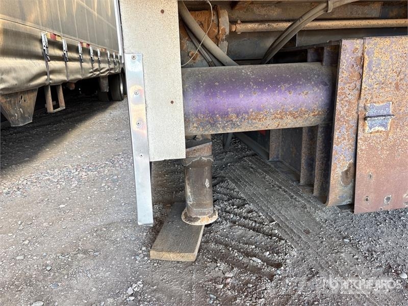 Stoughton T/A 3 Car Enclosed Car Carrier Trailer Araç nakil yari çekicileri