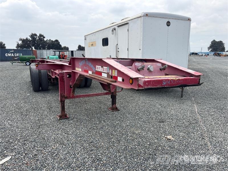 Strick Tri/A 33 Ft Container Trailer مقطورات حاويات