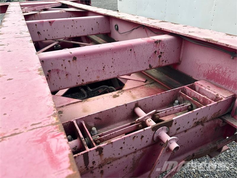 Strick Tri/A 33 Ft Container Trailer مقطورات حاويات