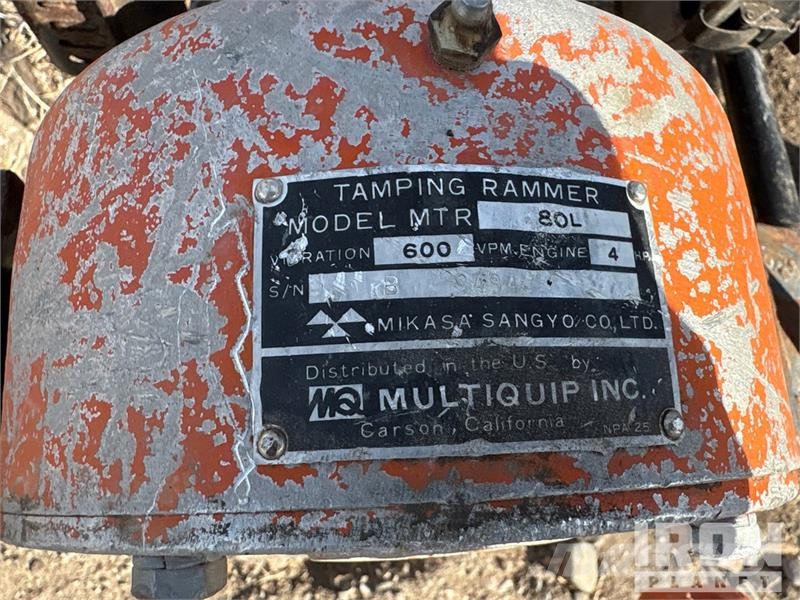 Submersible pump, jumping jack, concrete vibrators Outros componentes