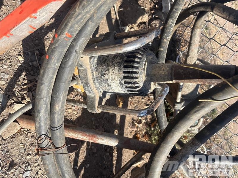 Submersible pump, jumping jack, concrete vibrators Outros componentes