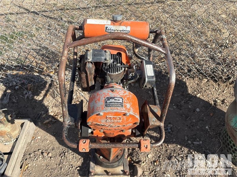 Submersible pump, jumping jack, concrete vibrators Outros componentes