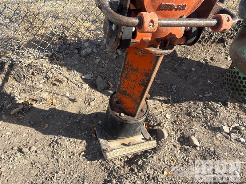 Submersible pump, jumping jack, concrete vibrators Outros componentes