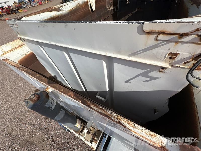 Superior 2/Axle Rollback Transfer Trailer 傾卸式拖車