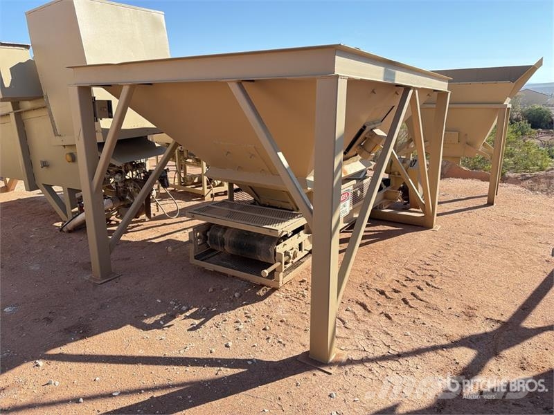 Superior 8 X 11 SHB Feed Bin 農業機械 -　その他