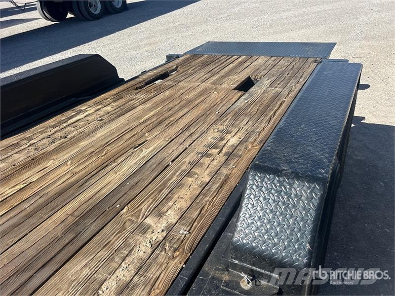 sure-trac 23 ft T/A Tilt Deck Trailer Низькорамні причепи
